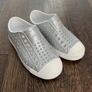 Native, size 10, silver